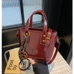 sac à main compact au design moderne