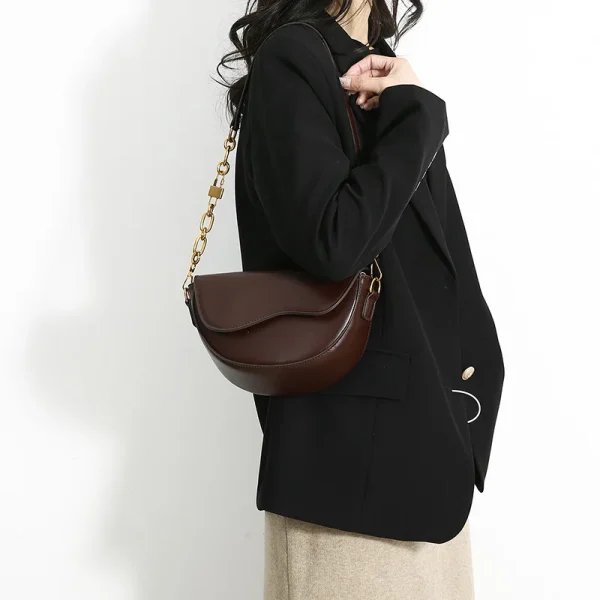 sac à main en cuir souple pour un look chic