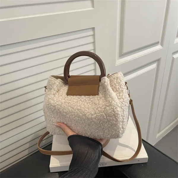 sac à main pratique pour femme en hiver