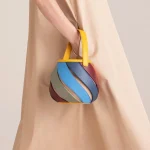 sac lady en cuir avec teintes contrastées