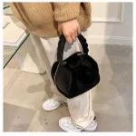 petit sac rose en forme de peluche