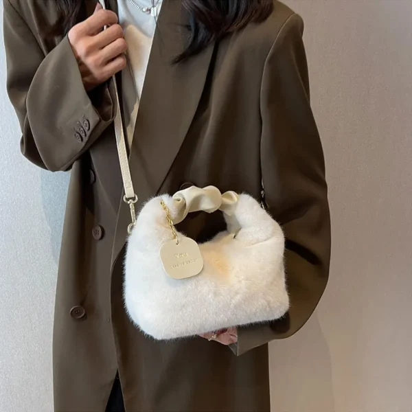 sac à main tendance en peluche
