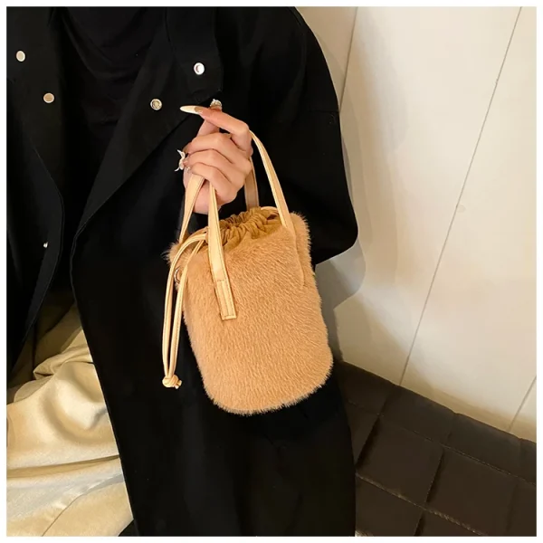 sac à main en peluche à porter tous les jours