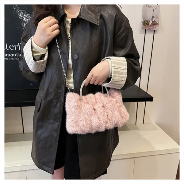 petit sac à main stylé en tissu peluche