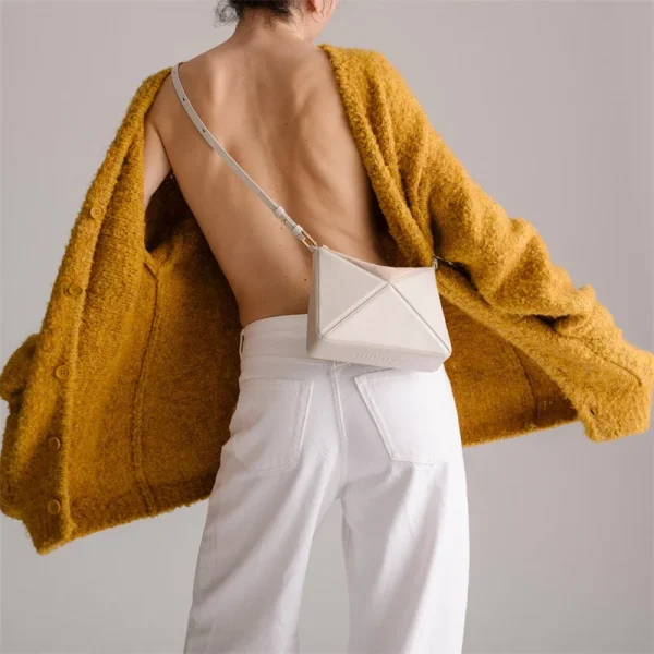 sac à main sophistiqué avec motifs variés