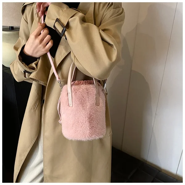 sac à main en peluche à rayures