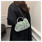 sac à main avec poignée métallique brillante