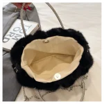 sac en velours avec finition brillante