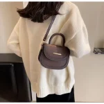 sac à bandoulière moderne en simili cuir