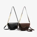 sac à main en bandoulière pour un look vintage