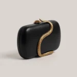 pochette de luxe en cuir rouge effet reptile