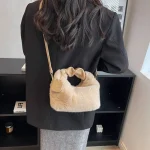sac tendance en peluche à porter partout