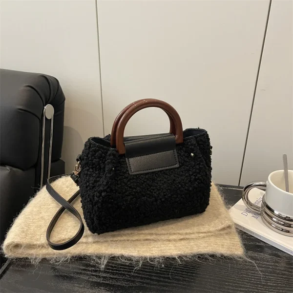 sac à main en fourrure synthétique durable