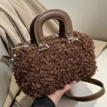 sac à bandoulière en fourrure pour femme