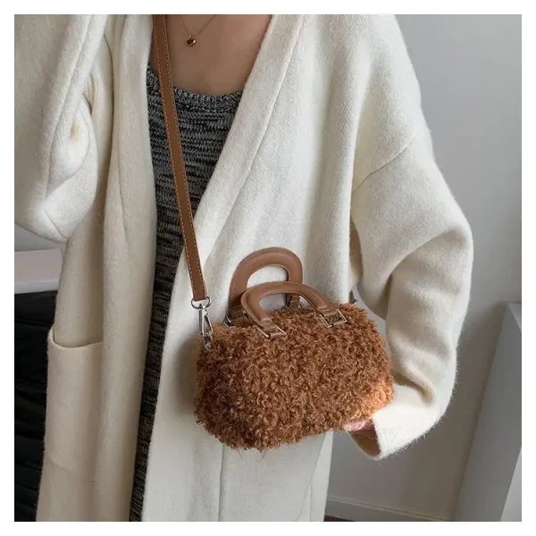 sac en fourrure pour les femmes élégantes