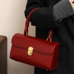 petit sac rouge élégant