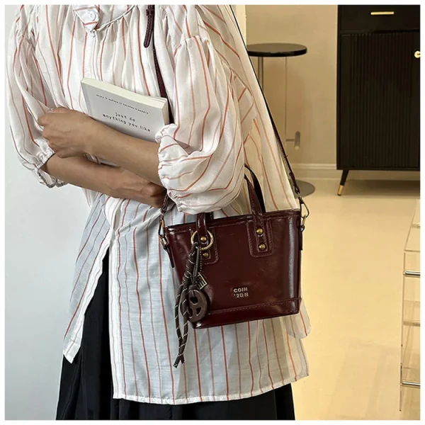 sac à main carré à la mode