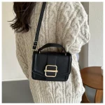 sac à main rouge sophistiqué