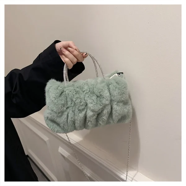 sac à main pelucheux pour les soirées