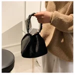 sac mignon en peluche rose