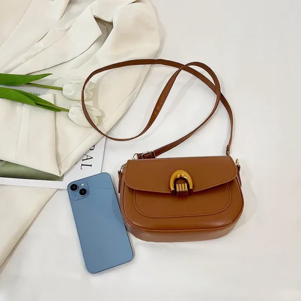 sac en cuir rouge rétro