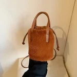 mini sac peluche en forme de seau