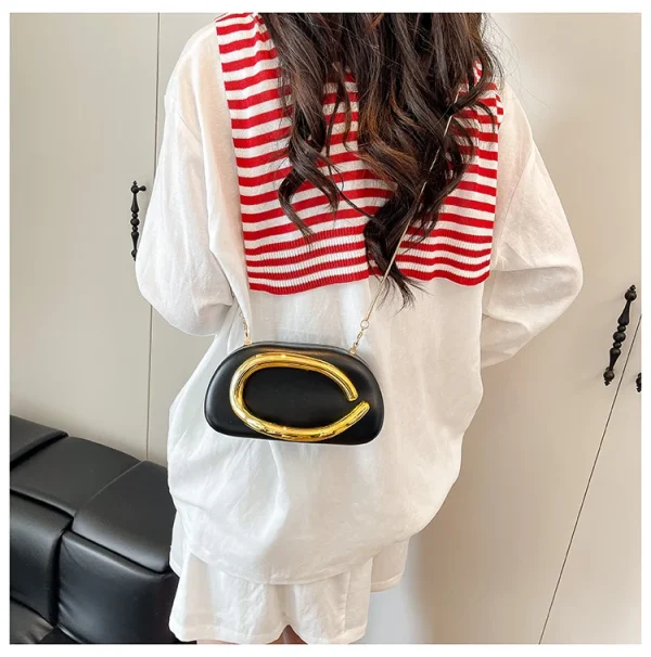 pochette légère élégante femme