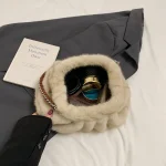 accessoire en fourrure forme nuage