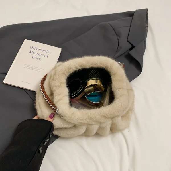 accessoire en fourrure forme nuage