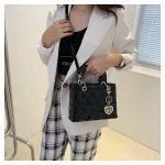 sac à main rouge pour occasions spéciales