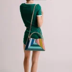 sac à main en cuir avec design minimaliste