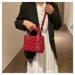 sac à main compact et élégant rouge