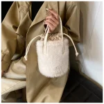 Petit Sac à main en seau peluche