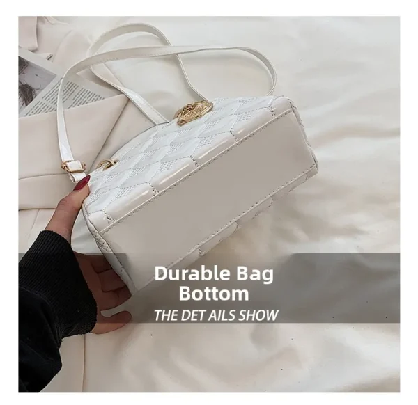 petit sac à main à fermeture éclair rouge