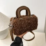 sac à bandoulière femme chic en fourrure