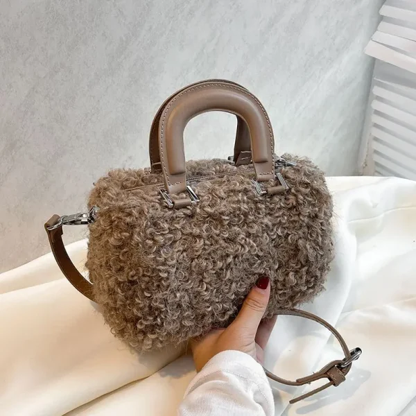 sac à main en fourrure pour femme moderne