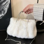 sac à main en velours pelucheux