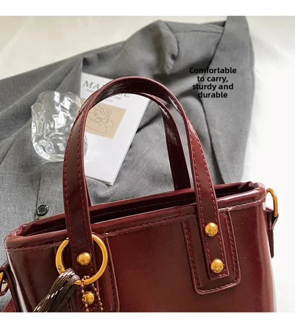 sac à main carré pour un look casual