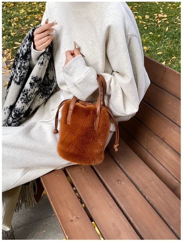 sac à main pratique en peluche