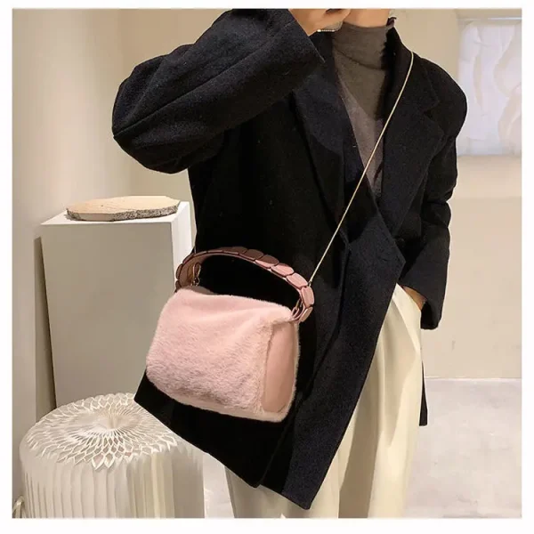 petit sac en tissu pelucheux rose