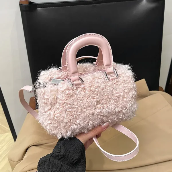 sac bandoulière avec détail en fourrure