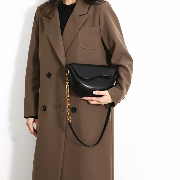 sac à main stylé en cuir pour un look rétro