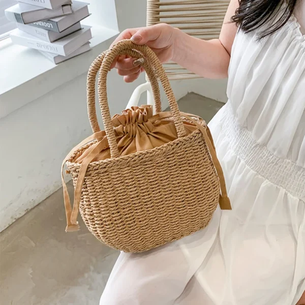 sac d'été en rotin pour un look chic