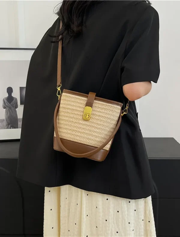 sac seau en paille design contemporain