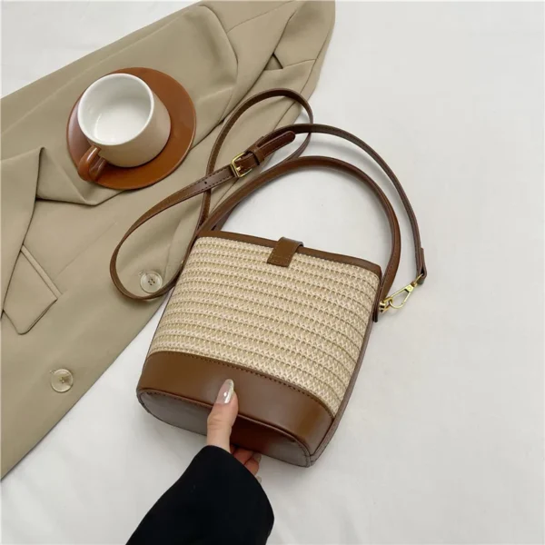 sac de plage en paille à la mode