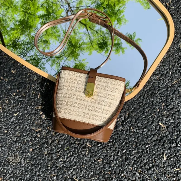 accessoire mode en paille pour la plage