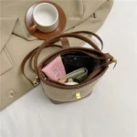 sac plage au design élégant en paille