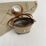 sac en paille au style décontracté