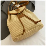 sac à dos léger et pratique en paille