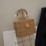 sac à main en rotin pour look d'été
